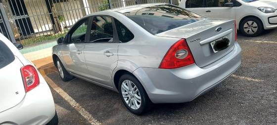 FORD FOCUS 2.0 GLX SEDAN 16V FLEX 4P MANUAL